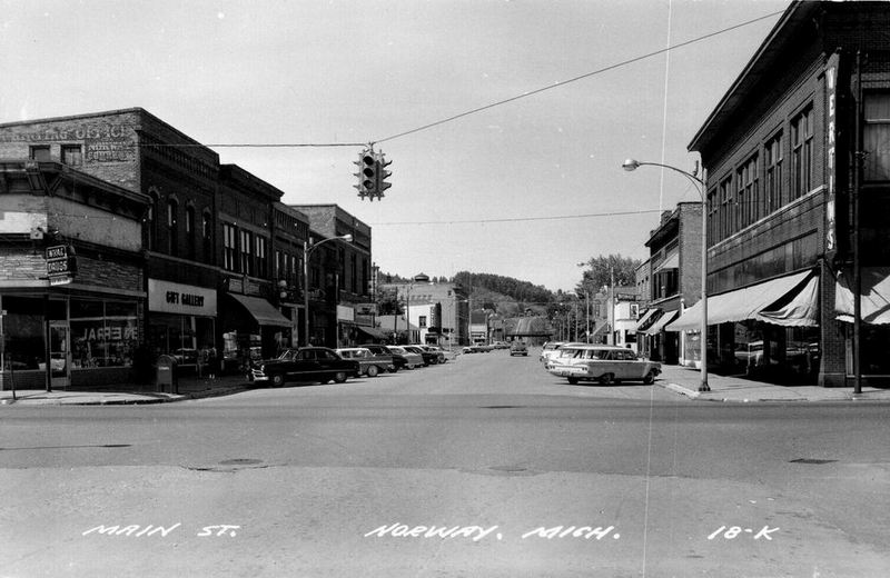 Wertins - Vintage Postcard (newer photo)